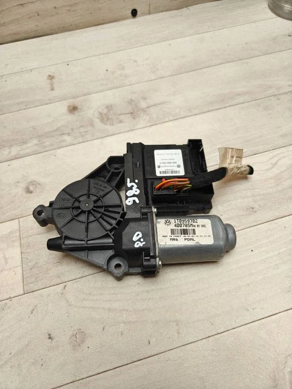 Esiukse aknatõstuki mootor – Volkswagen Touran I (2003-2010)