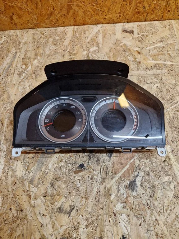 Speedometer (instrument cluster) – Volvo XC60 (2009-2013)