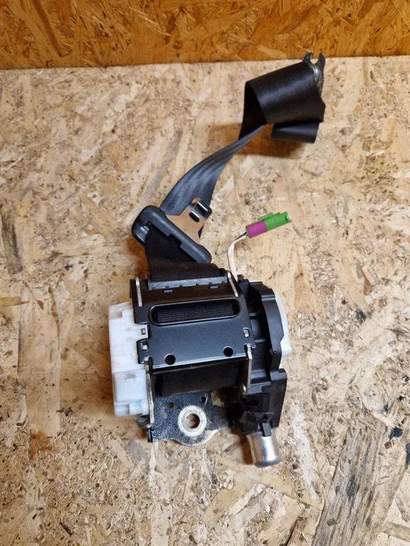 Rear seatbelt – Volvo XC60 (2009-2013)
