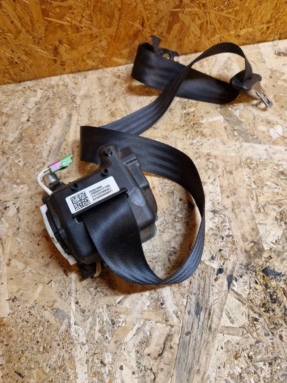 Middle seatbelt (rear) – Volvo XC60 (2009-2013)