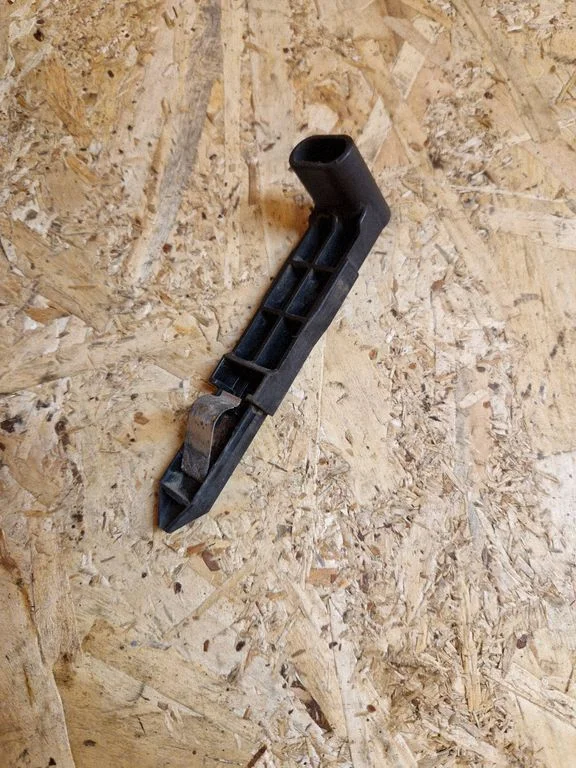Esitule kinnitusklamber – Volvo XC60 (2009-2013)