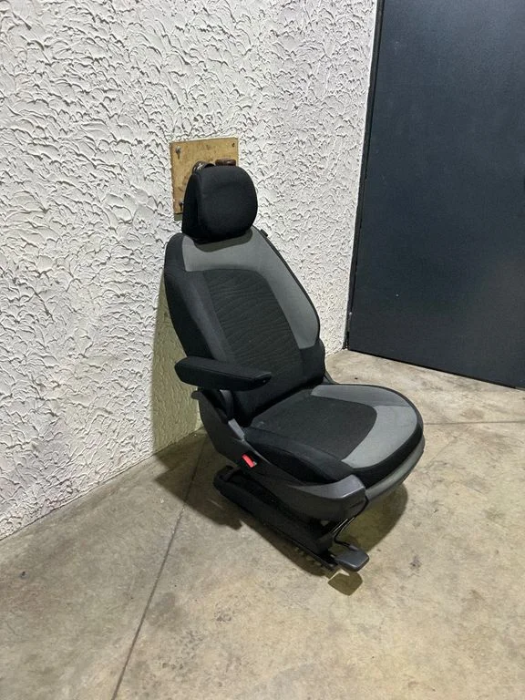 Front driver seat – Citroen C4 II Picasso (2013-2018)