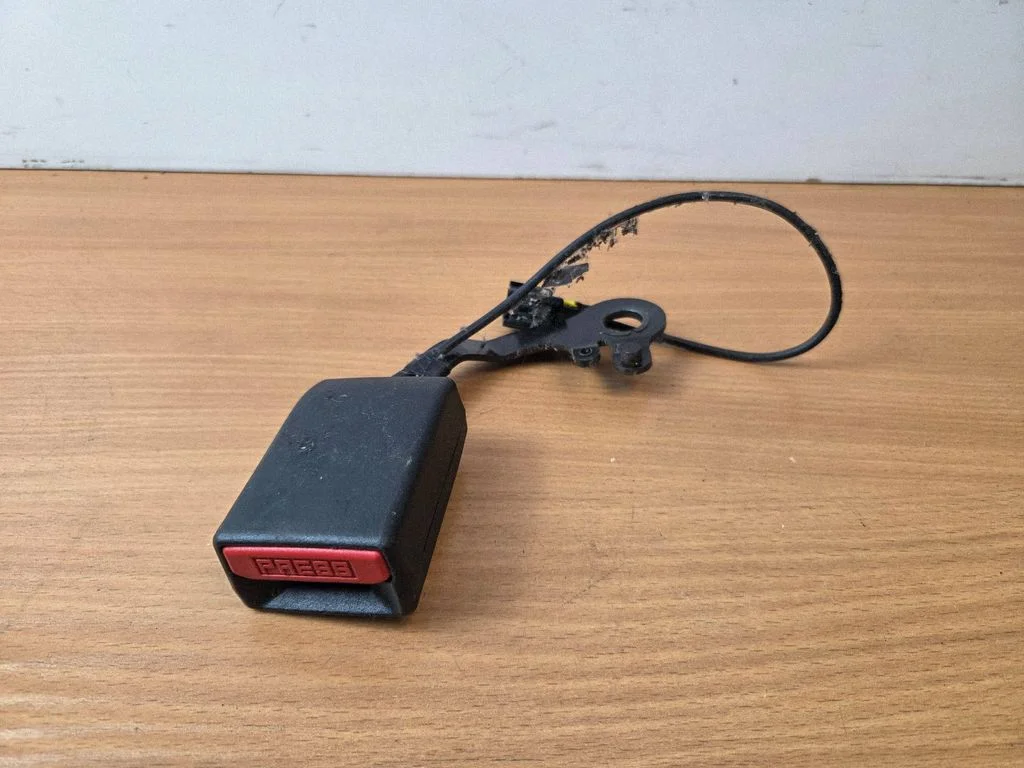 Rear seatbelt buckle – Citroen C4 II Picasso (2013-2018)