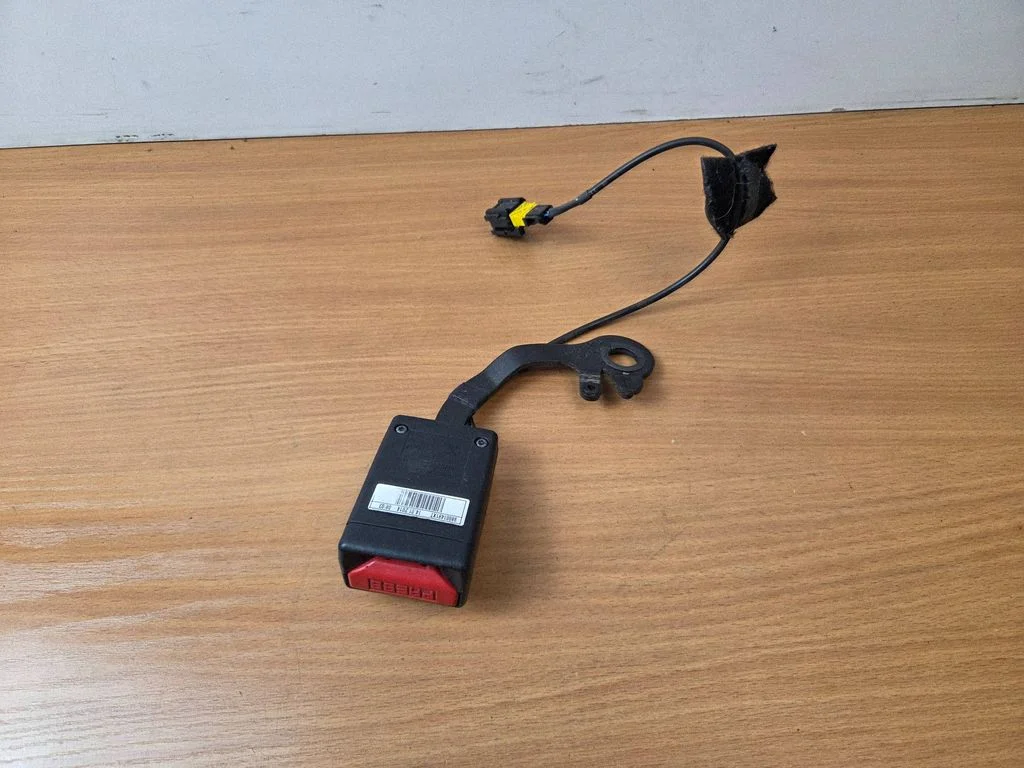 Rear seatbelt buckle – Citroen C4 II Picasso (2013-2018)