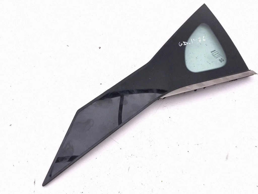 Tagumine kere külgklaas 833006UA1A