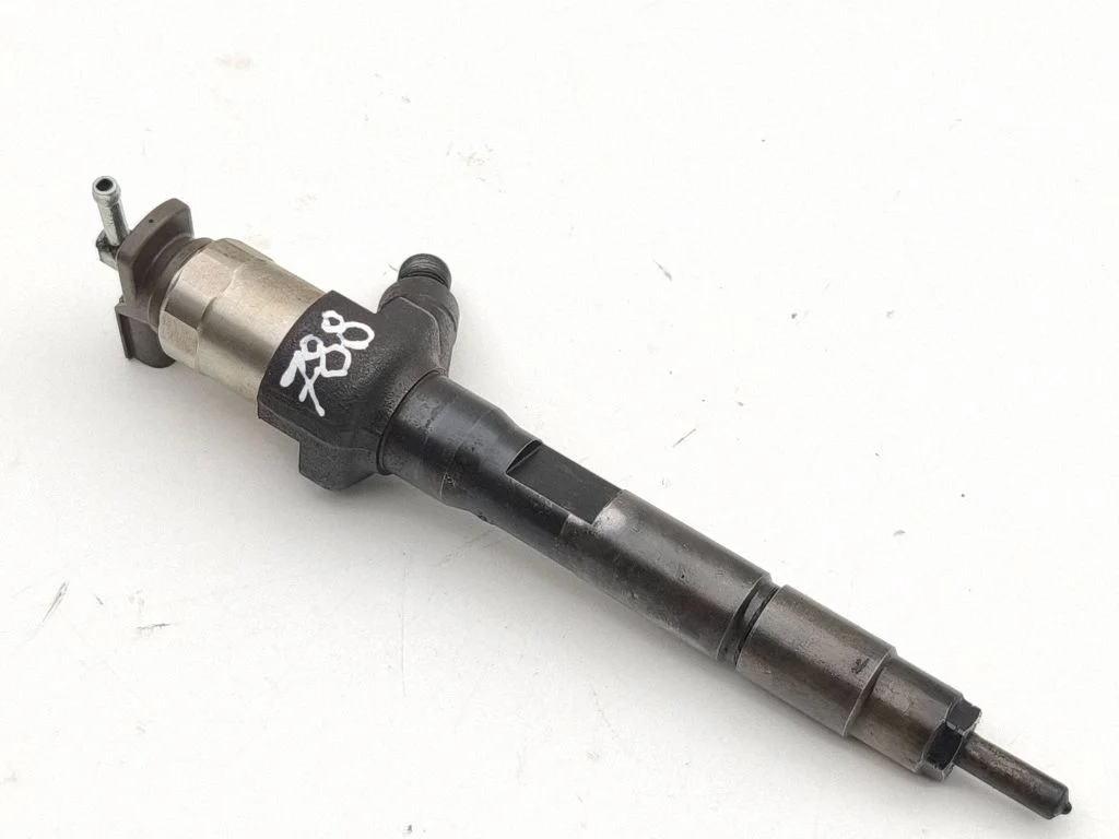 Fuel injector LM017157