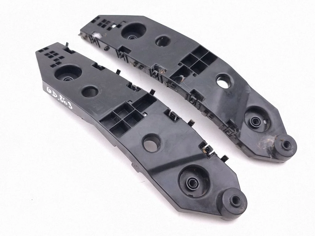 Rear bumper mounting bracket 852286PA0A