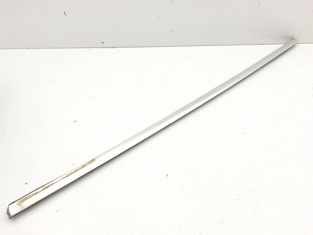 Front door glass trim molding – Volkswagen Phaeton (2002-2016)