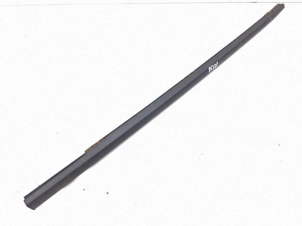Front door glass trim molding – right