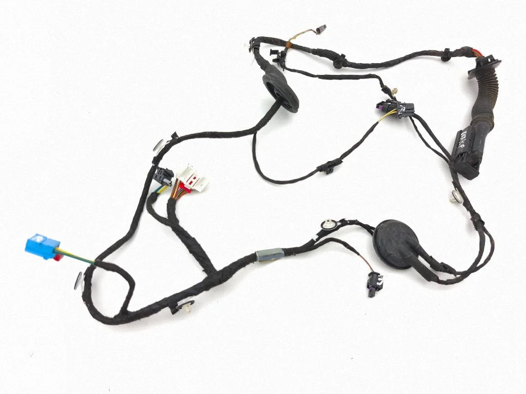 Esiukse juhtmestik 8W0971030AK