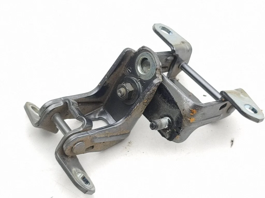 Tagaukse hingede komplekt – Nissan Juke II F16 (2019-)