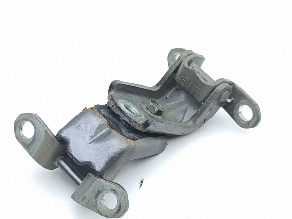Esiukse hingede komplekt – Nissan Juke II F16 (2019-)