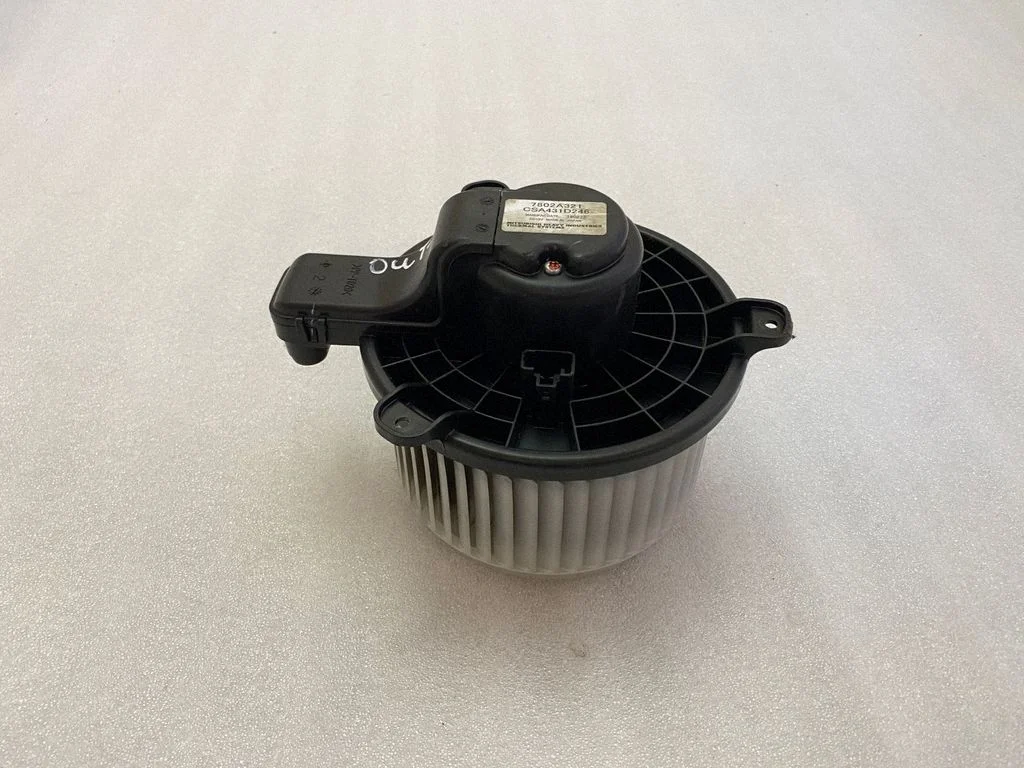 Salongipuhur – Mitsubishi Outlander (2013-2021)