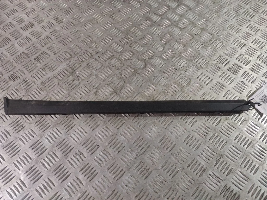Side skirt rear trim 7P5853540