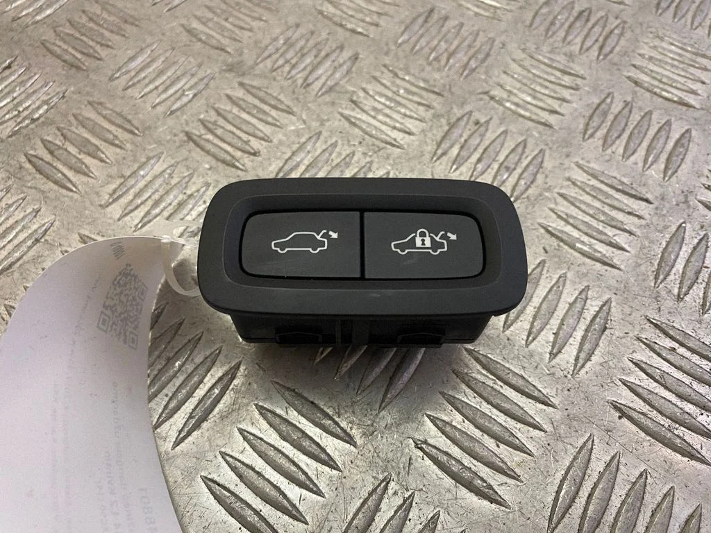 Tailgate/boot open switch button – Volvo XC90 (2014-)