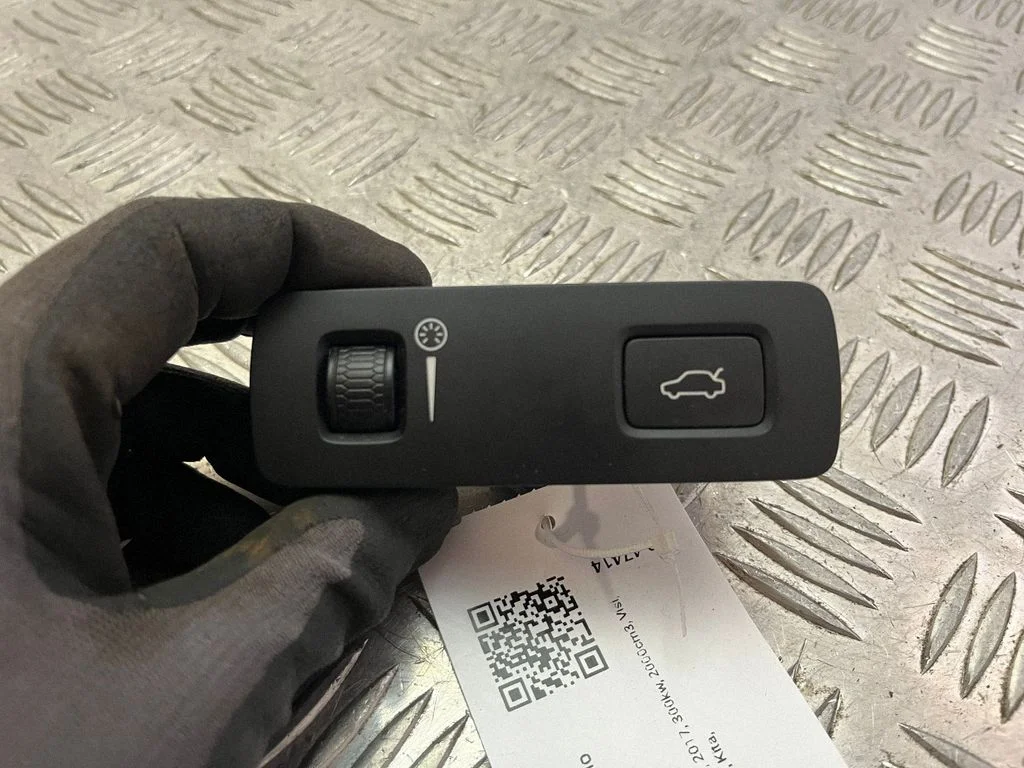 Pakiruumiluugi sulgemislüliti – Volvo XC90 (2014-)