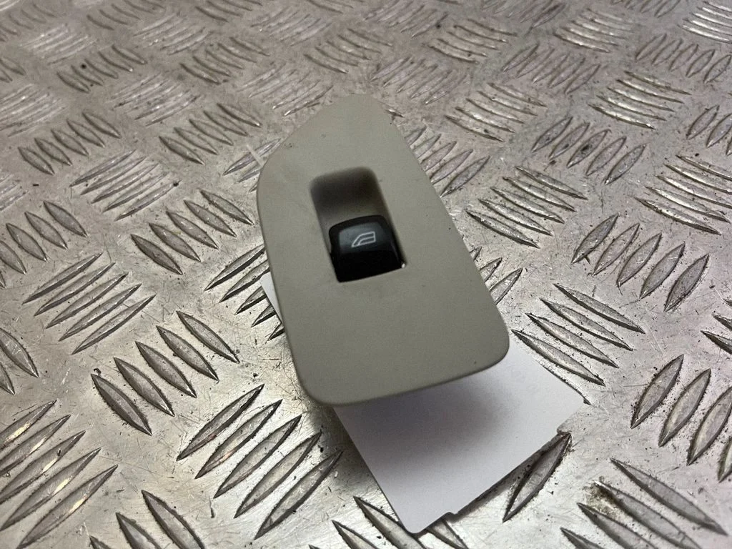 Elektrisko logu slēdzis 31376458