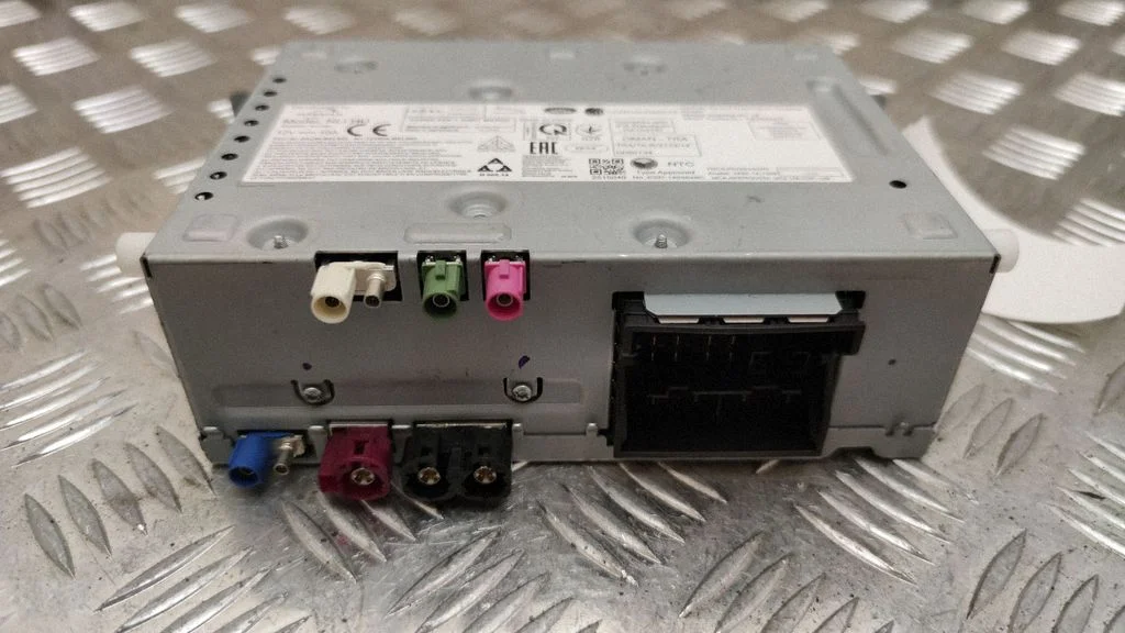 Radio, odtwarzacz CD/DVD, nawigacja HX6318K812CG