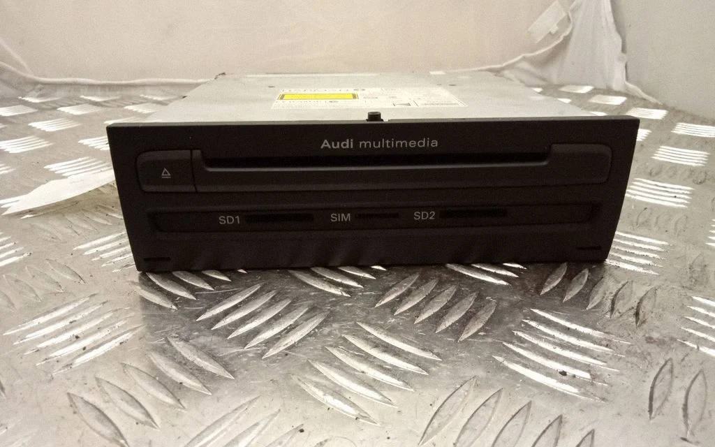 Radio/CD/DVD/GPS head unit 4H0035670N