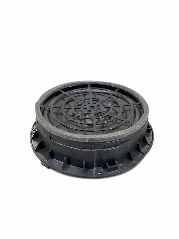Skaļrunis (-ņi) priekšējās durvīs 8W0035415
