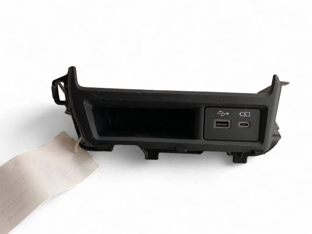 USB ligzda – Lexus NX (2021-)