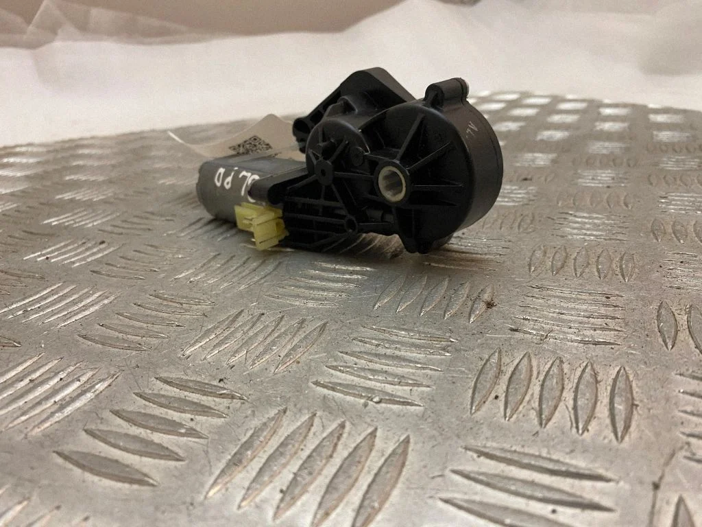 Seat adjustment motor 82664999