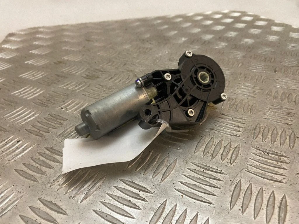 Seat adjustment motor 823664999