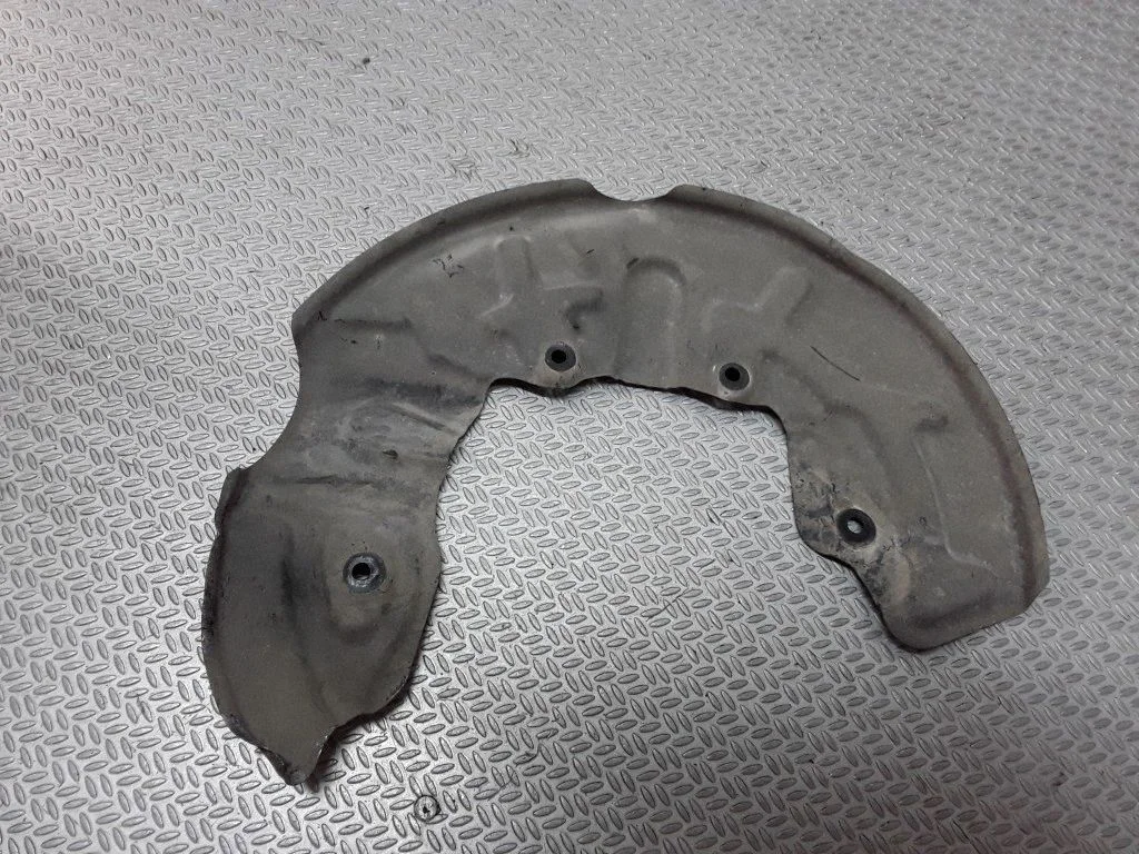 Front brake disc dust cover plate – right