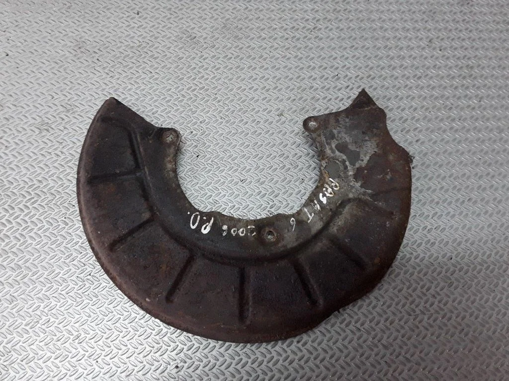 Front brake disc dust cover plate – right