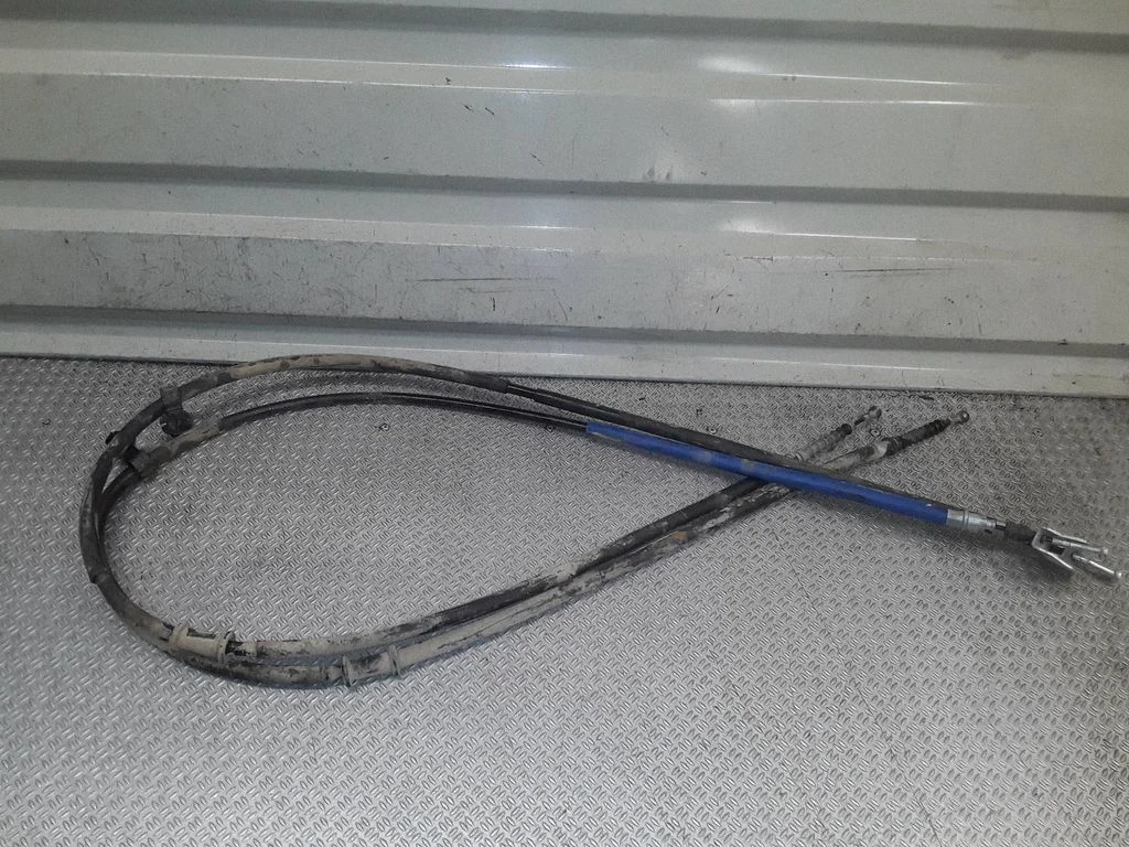 Handbrake/parking brake wiring cable