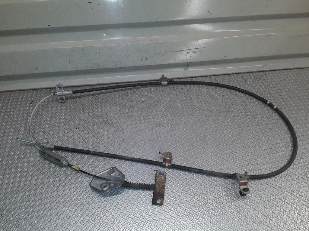 Handbrake/parking brake wiring cable
