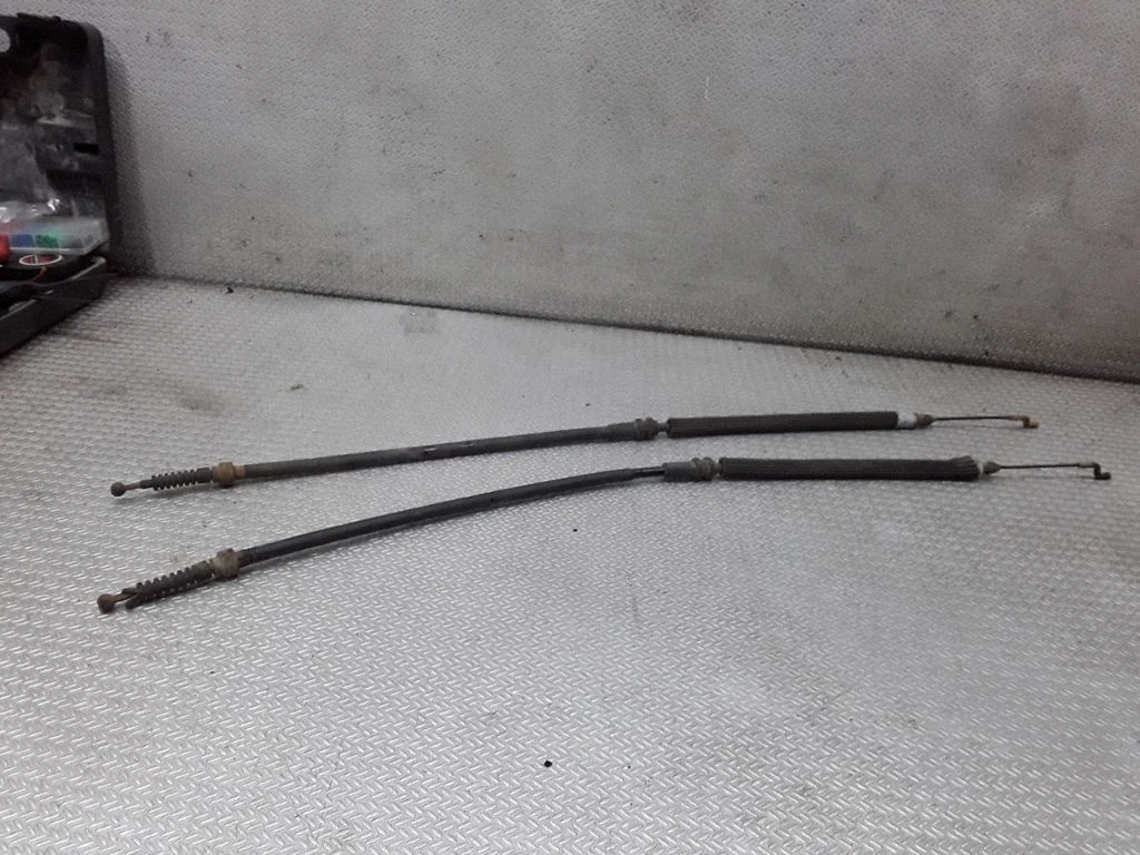 Handbrake/parking brake wiring cable