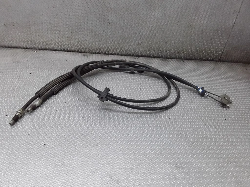 Handbrake/parking brake wiring cable