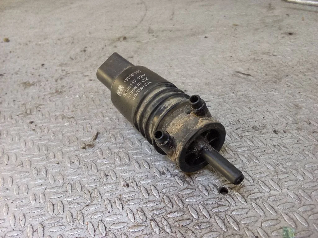 Windscreen/windshield washer pump 3240117