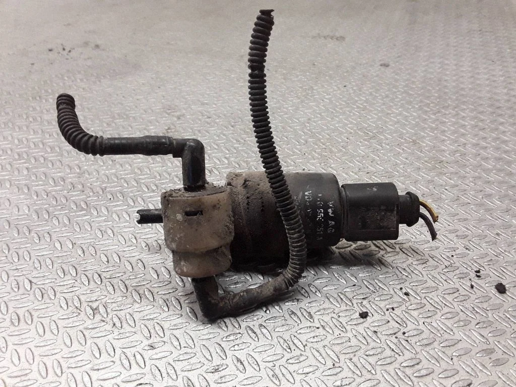 Windscreen/windshield washer pump