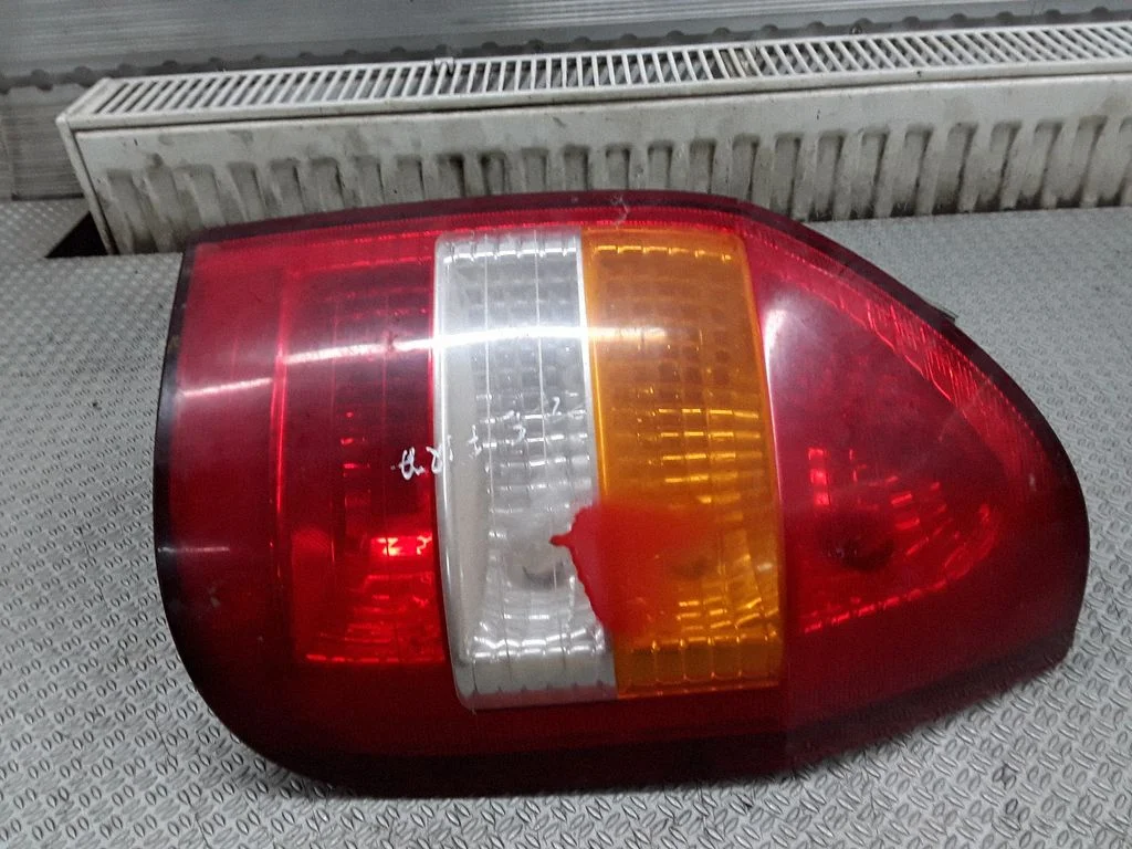 Lampa tylna w błotniku – prawa