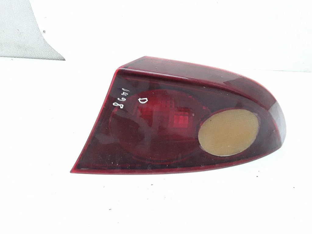 Rear/tail lights – right
