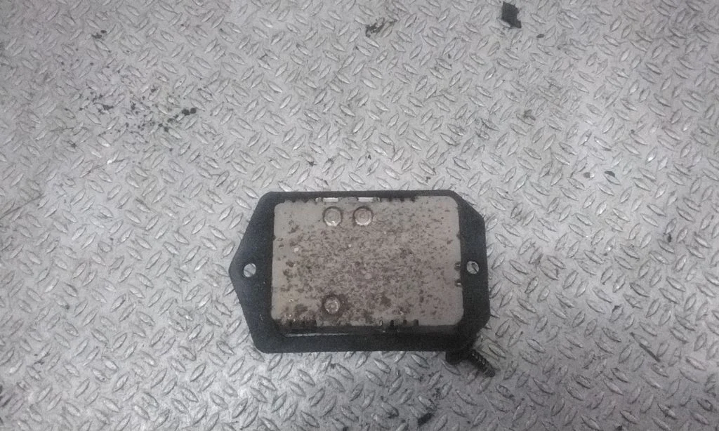 Heater blower motor/fan resistor – Toyota Echo (2000-2003)