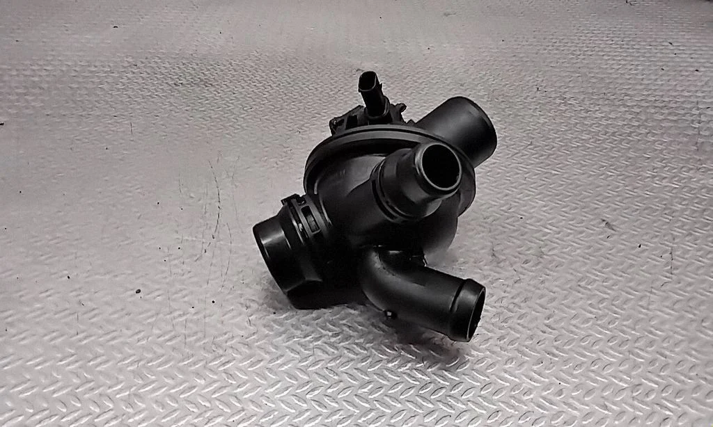 Thermostat/thermostat housing – BMW 7 Series F01 F02 F03 F04 (2008-2016)