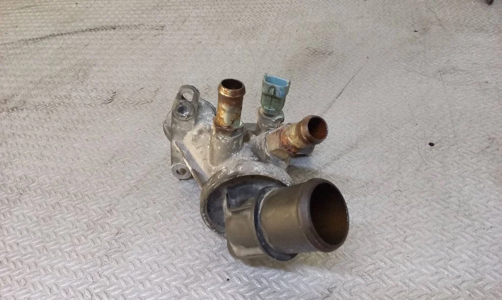 Thermostat/thermostat housing – Chrysler Grand Voyager V (2007-2015)