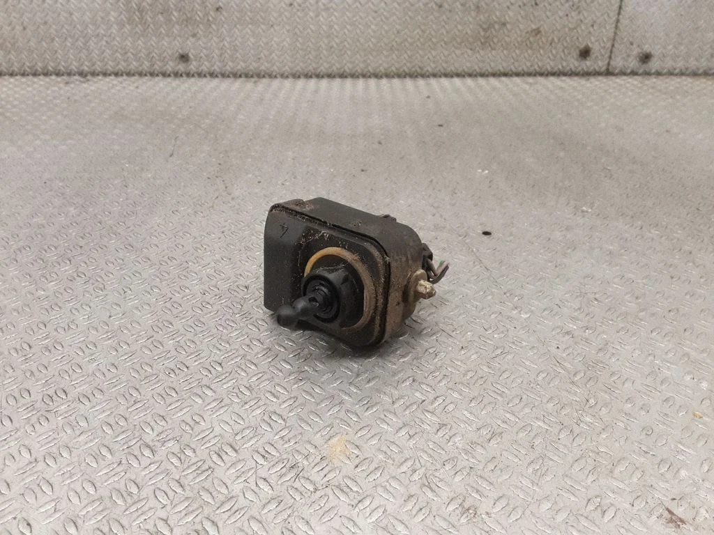 Headlight level adjustment motor