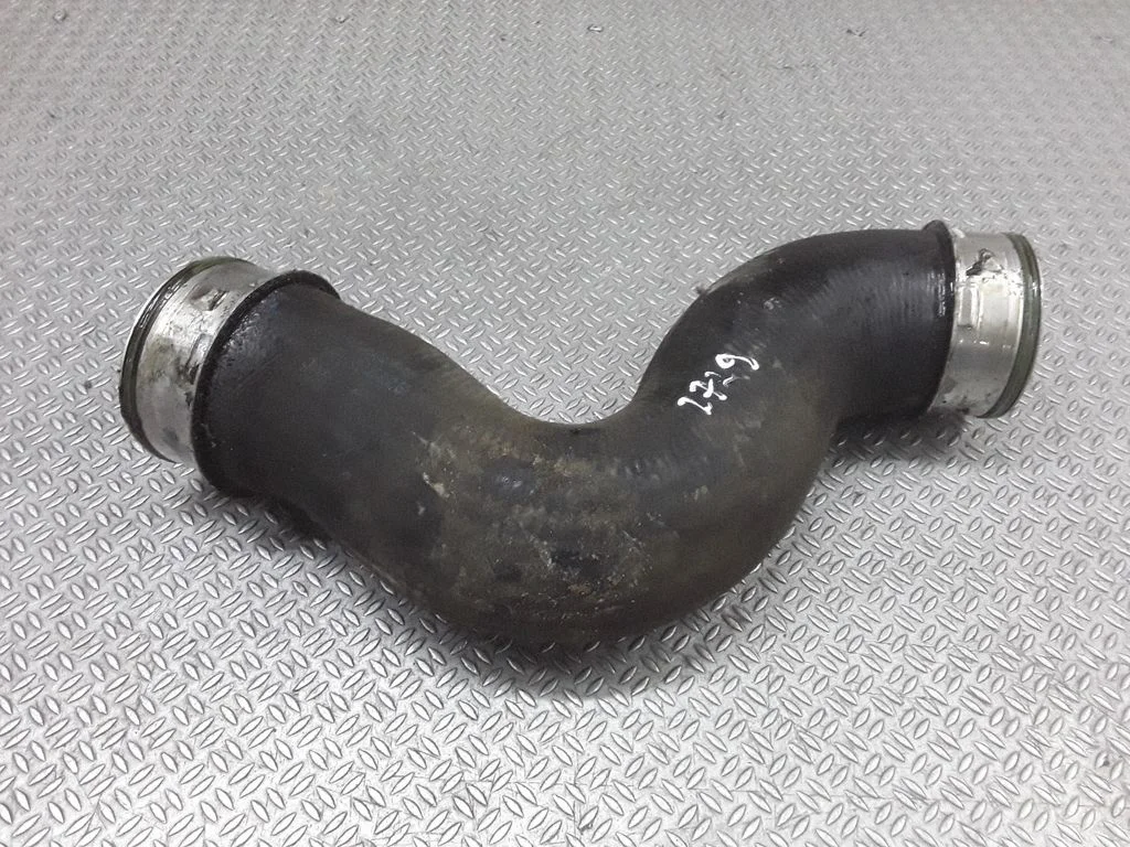 Intercooler hose/pipe