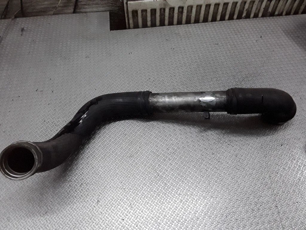 Intercooler hose/pipe