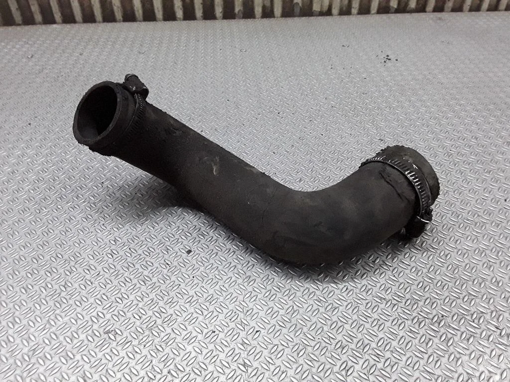 Intercooler hose/pipe