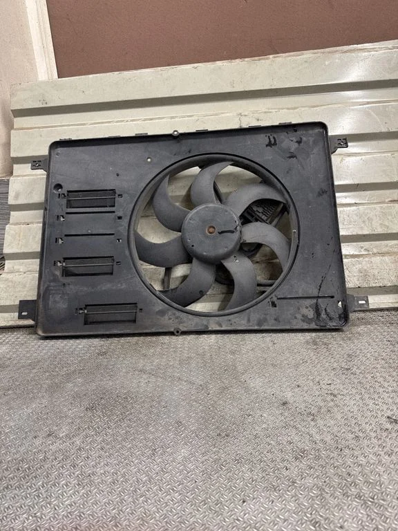 Electric radiator cooling fan 8240513