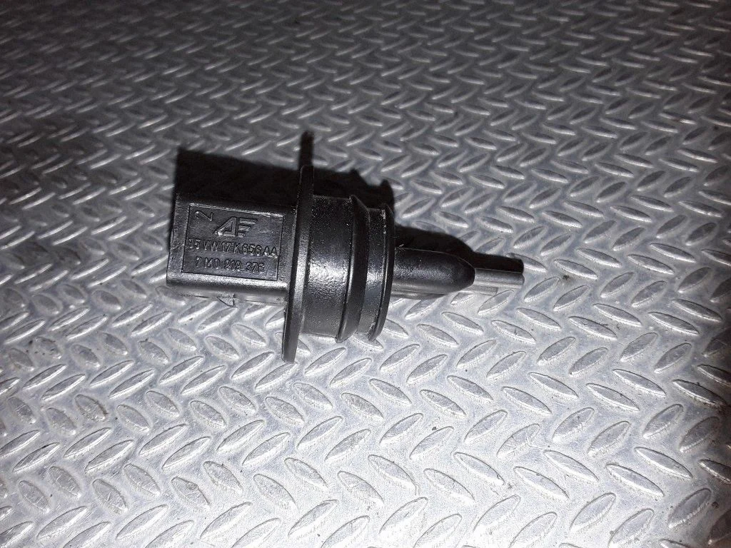 Coolant level sensor – Volkswagen Passat B5.5 (2001-2005)