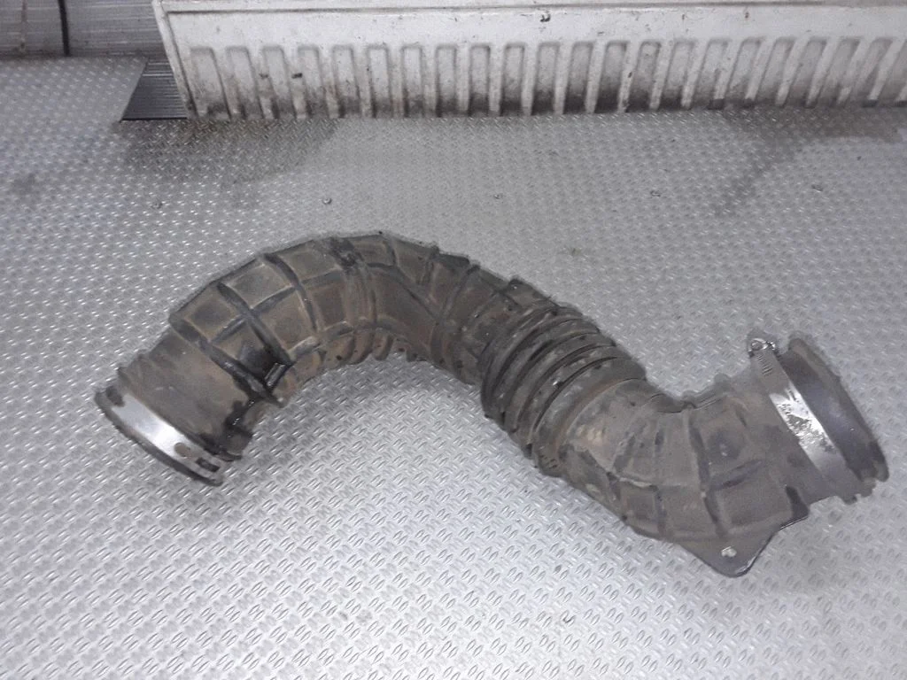 Air intake duct part – Chrysler Sebring (JS) (2006-2010)