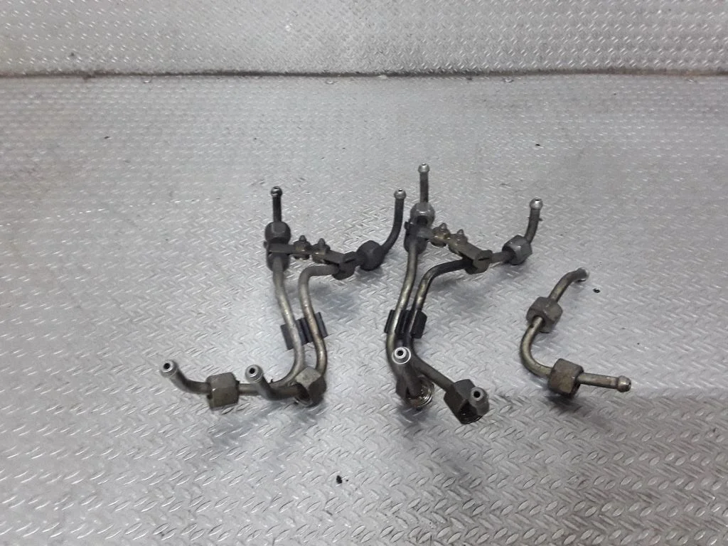 Fuel injector supply line/pipe