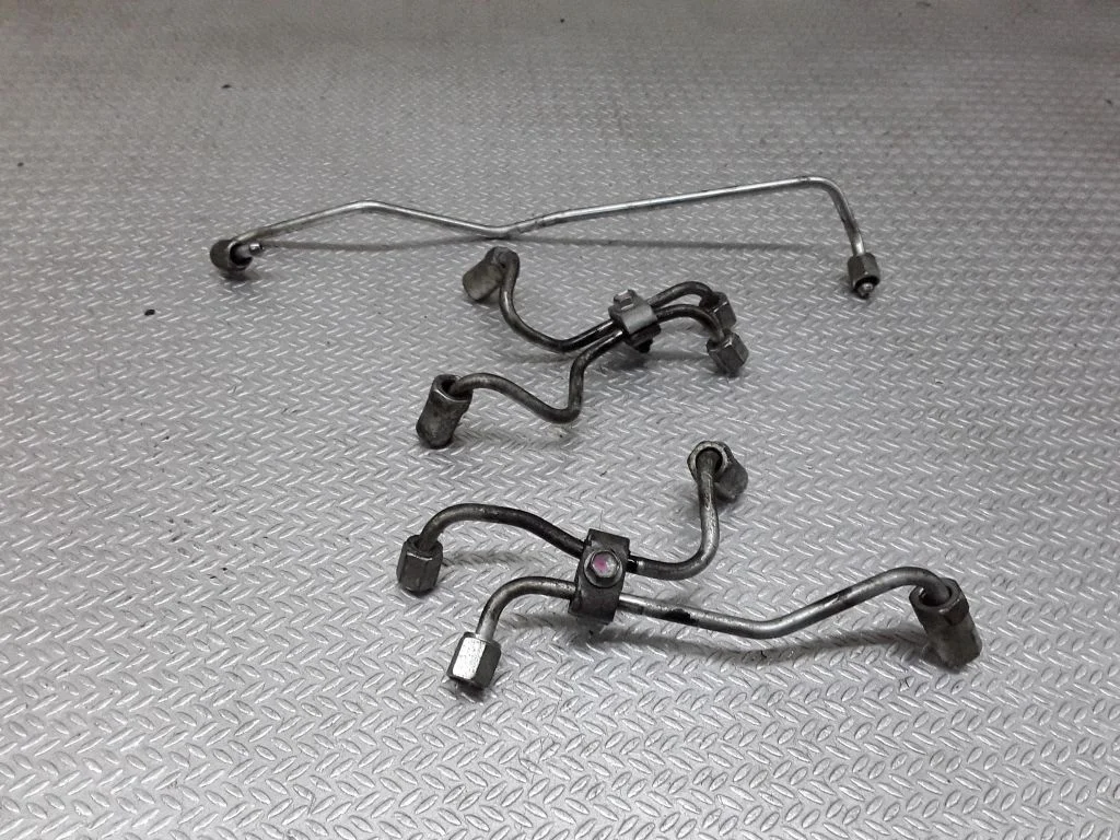 Fuel injector supply line/pipe – Toyota Corolla Verso AR10 (2004-2009)