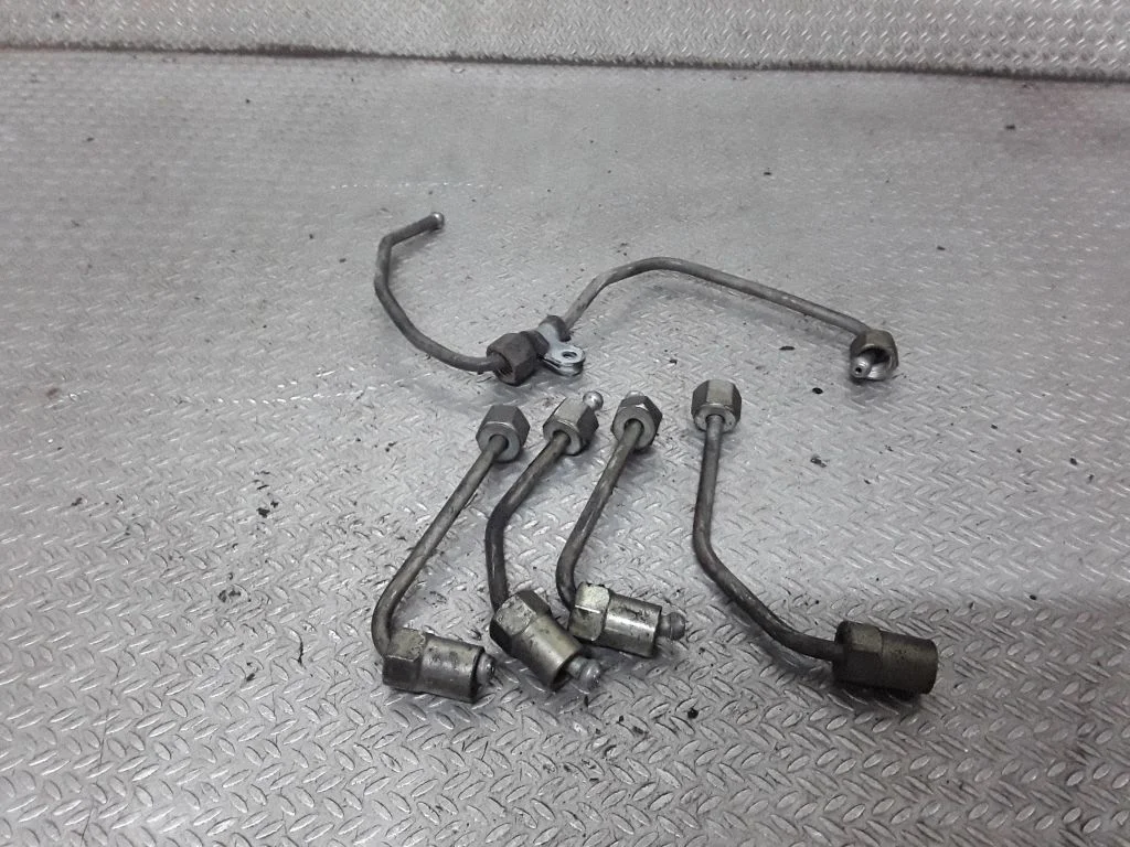 Fuel injector supply line/pipe